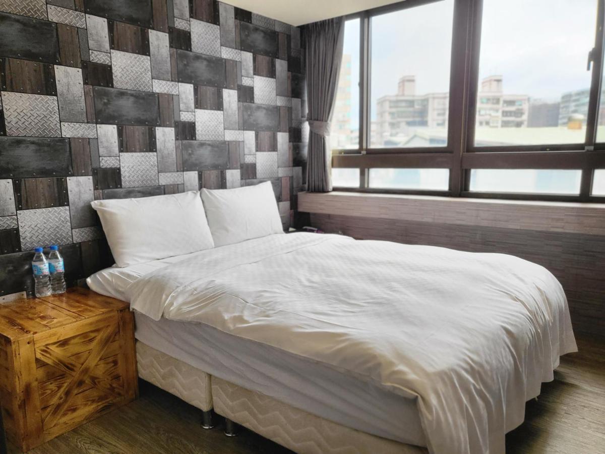 The Cole Hotel Taipei Bagian luar foto